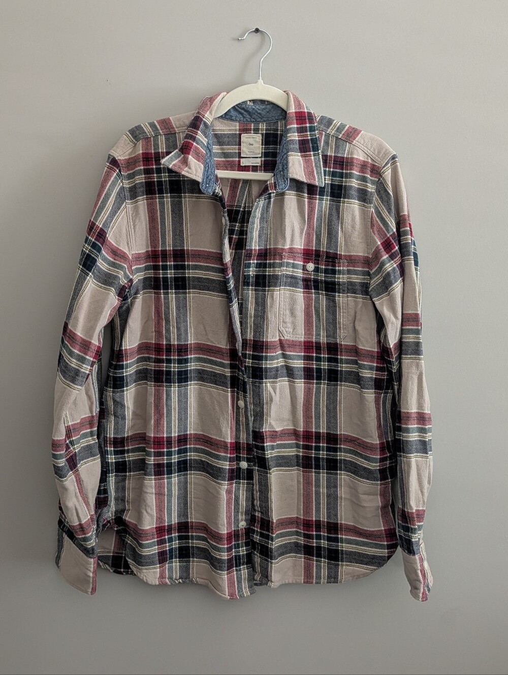 Men's Plaid Button-Up Shirt in Beige, Navy & Red - Classic Casual